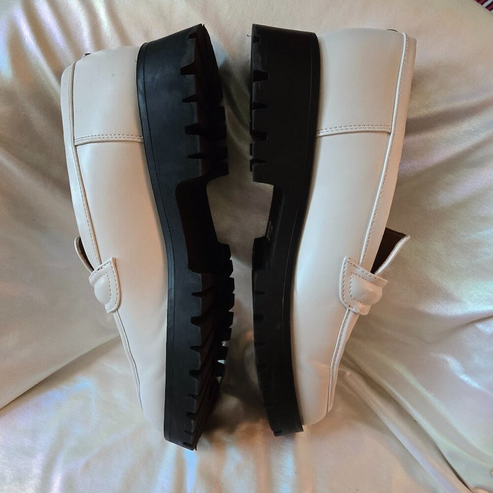 Nine West White Loafers with Black Soles 90s Slip On Dress Shoes 11 US Shoe EUC - Picture 10 of 16